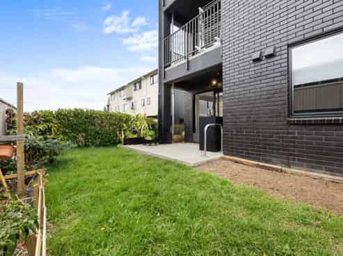 G02/28C Eileen Newey Place, Henderson