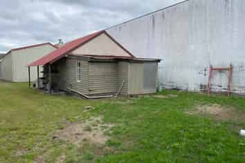Private Yard & Shed