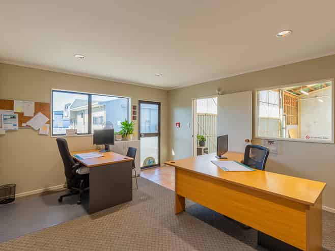 Versatile 266sqm Warehouse with Offices and Yard