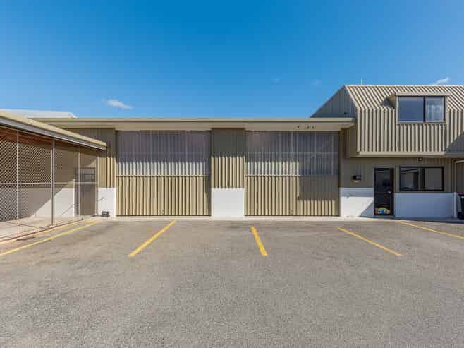 Versatile 266sqm Warehouse with Offices and Yard