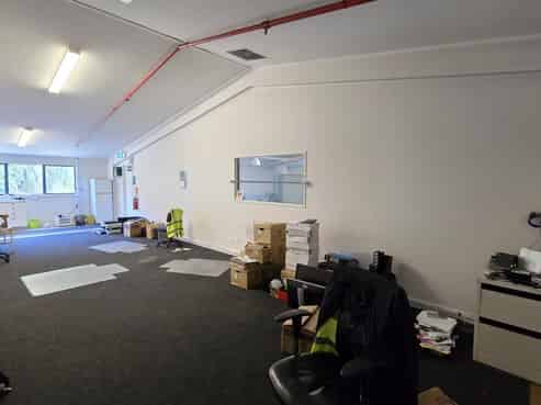 Sizeable warehouse in Maleme Business Park