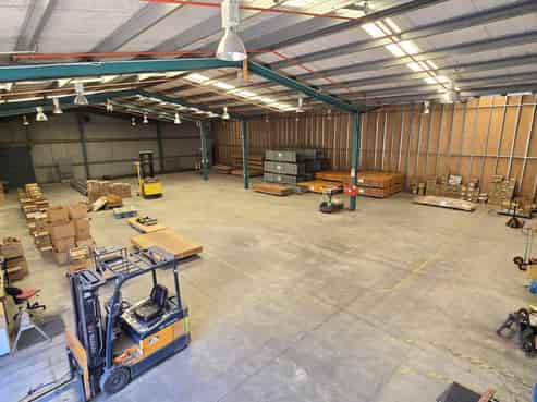 Sizeable warehouse in Maleme Business Park