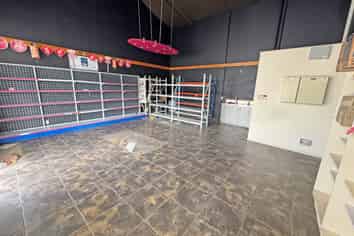 CHAPEL ROAD RETAIL SHOP FOR SUB-LEASE

