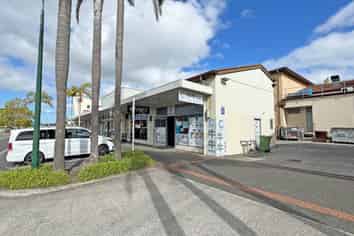 CHAPEL ROAD RETAIL SHOP FOR SUB-LEASE
