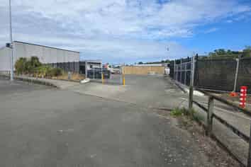 600 - 1,200 sqm Secure Yard for Lease with SH59 Exposure