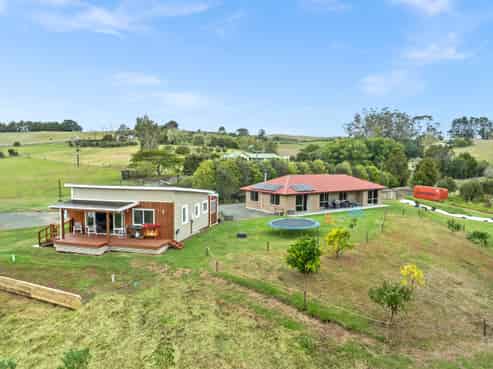 6 Tavinor Road, Otaika