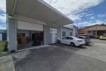Warehouse plus offices - Mint condition!
