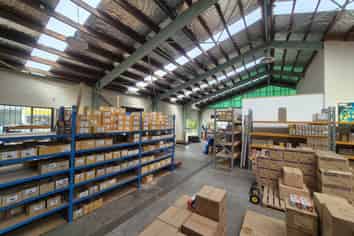 Warehouse plus offices - Mint condition!