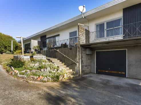 73A Great North Road, Saint Johns Hill
