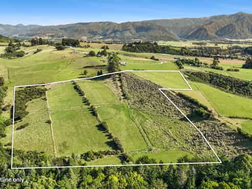 333  Packard Road, Takaka