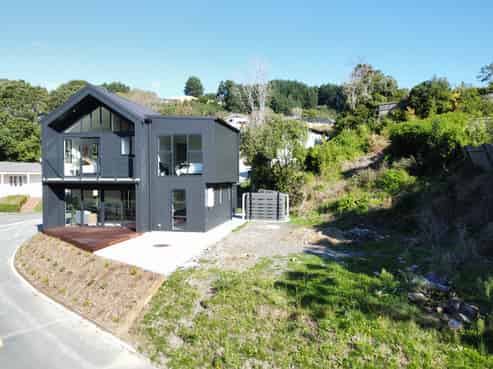 2 Te Ara Kohuhu, Tawa