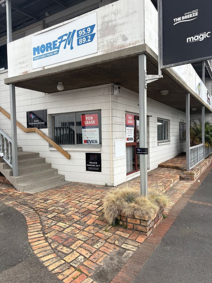 Office space with road frontage - Ansicht 6