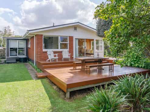 14 Carlson Crescent, Silverdale
