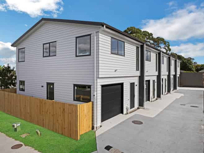 1 Greenmeadows Avenue, Manurewa