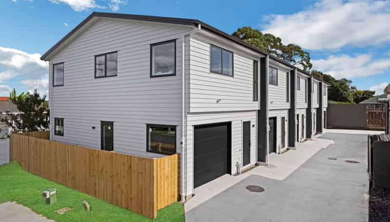 1 Greenmeadows Avenue, Manurewa