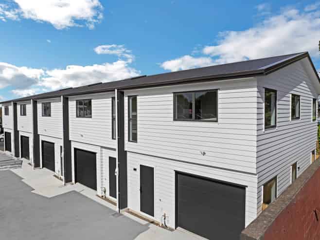 1 Greenmeadows Avenue, Manurewa