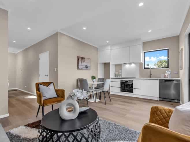1 Greenmeadows Avenue, Manurewa