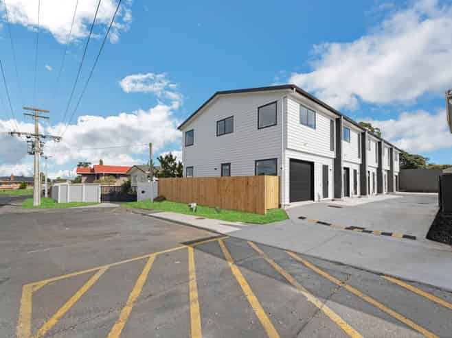 1 Greenmeadows Avenue, Manurewa