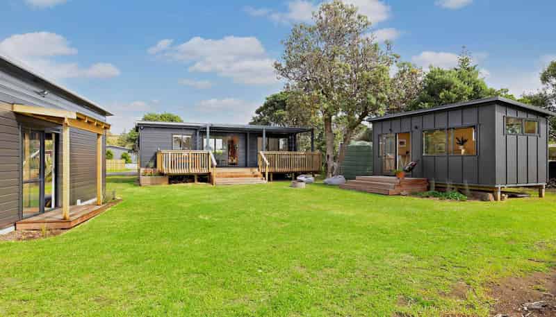 6 Mission Road, Port Waikato