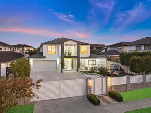 8 Milano Boulevard, Karaka