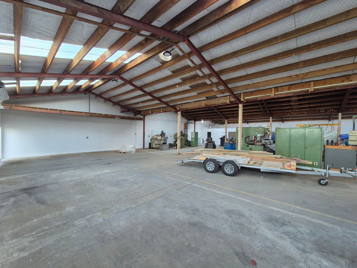 Everything Under One Roof! – pohled 4