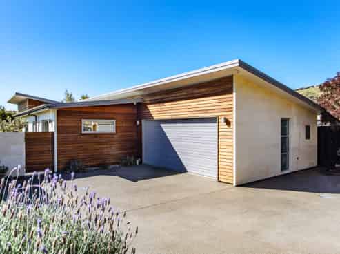 140 Port Hills Road, Heathcote Valley