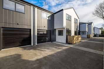 4 & 5/11 Brockworth Place, Riccarton
