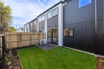 4 & 5/11 Brockworth Place, Riccarton