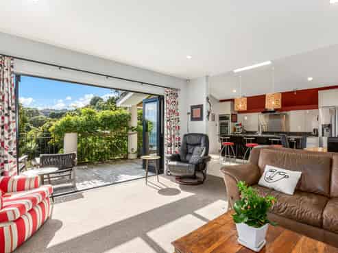 52 Walter Road, Lowry Bay, Eastbourne