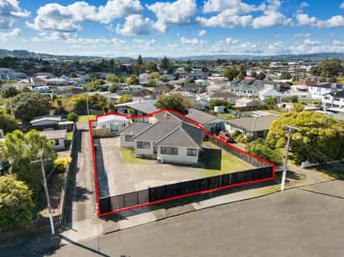 11 Lincoln Road, Manurewa East
