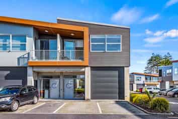SUPERB ALBANY LIVE AND WORK PROPERTY
