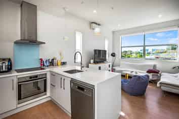 SUPERB ALBANY LIVE AND WORK PROPERTY
