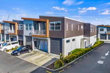 SUPERB ALBANY LIVE AND WORK PROPERTY
