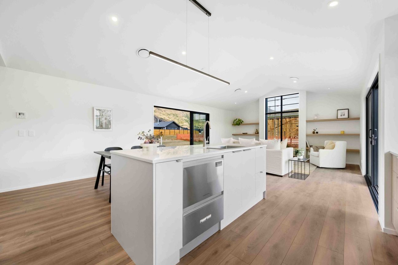 Brand new quality build, move in ready - Meer