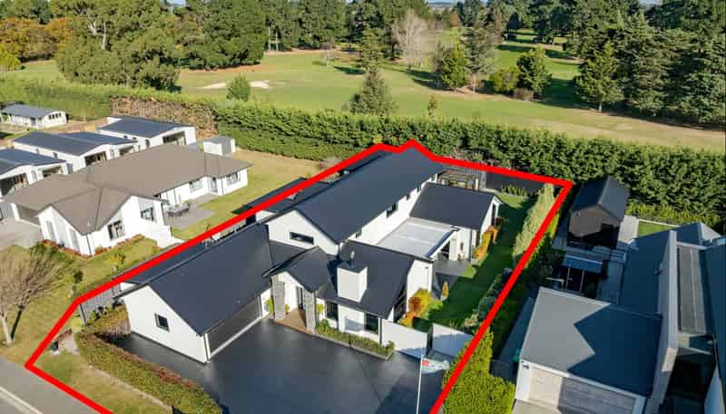 27 Carnaveron Drive, Lincoln