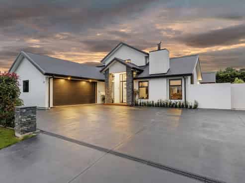 27 Carnaveron Drive, Lincoln