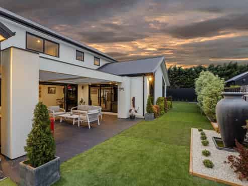 27 Carnaveron Drive, Lincoln