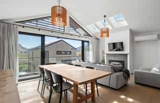 2 Eichardt Place, Jacks Point