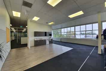 High Profile Lincoln Road Office