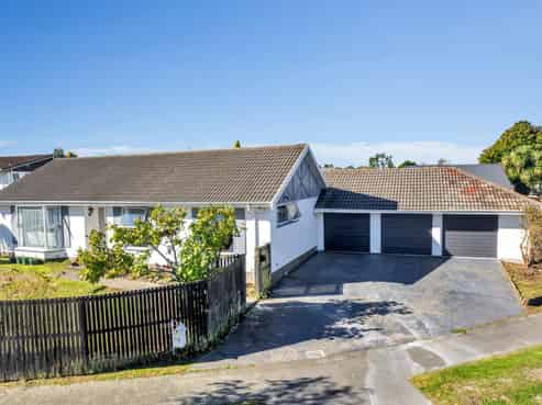 12 Delaware Crescent, Russley