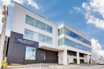 CITY FRINGE WAREHOUSE WITH ROLLER DOOR ACCESS