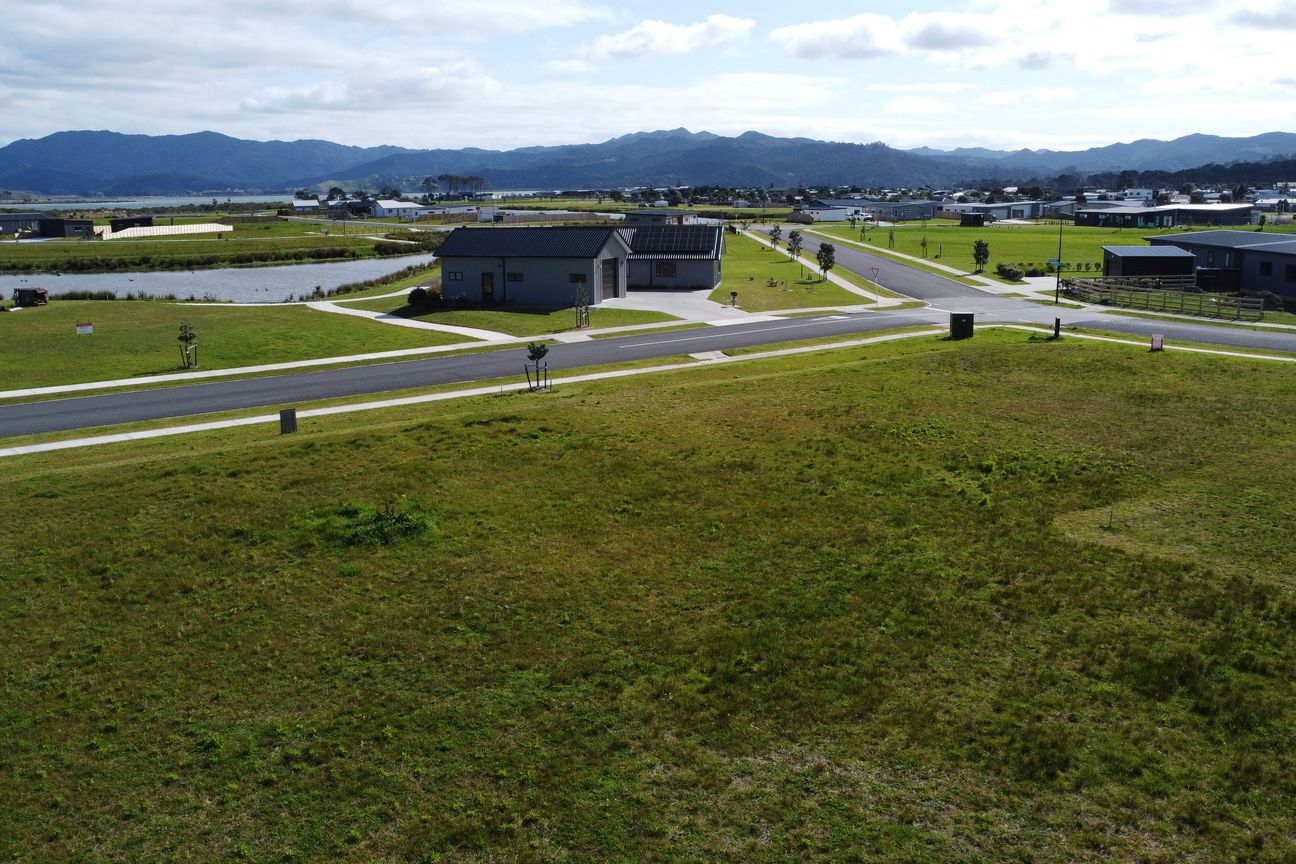 CLOSE TO THE LOCAL SHOPS - Vista 3