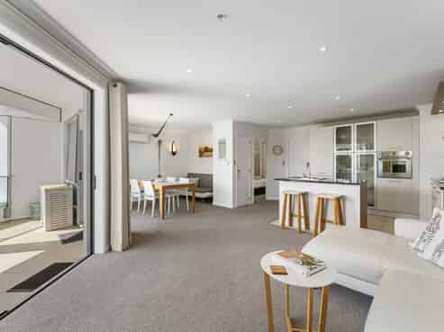 210/136 Marine Parade, Mount Maunganui