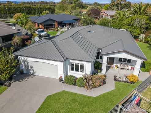 28 Delta Mews Place, Clive