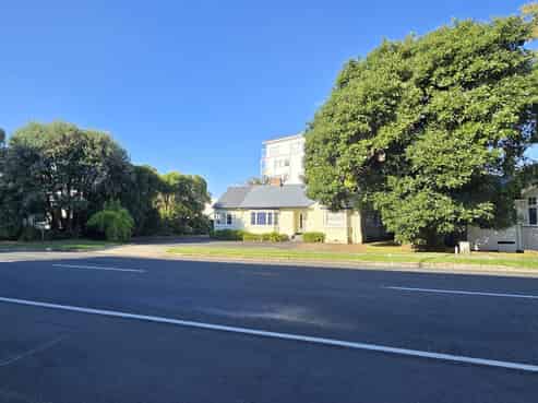 Commercial gem primed to bank, bowl or beautify!