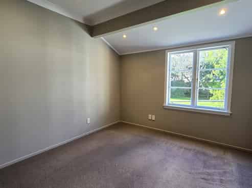 Commercial gem primed to bank, bowl or beautify!