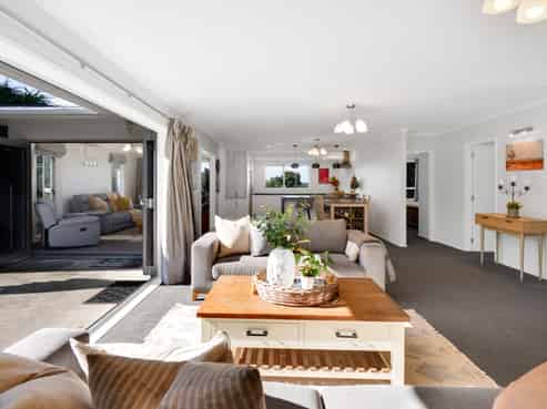 1 Cabot Place, Frankleigh Park