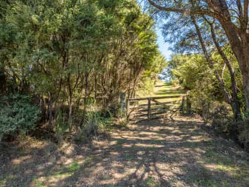 143 Cowes Bay Road, Waiheke Island