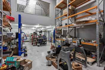 VERSATILE LIVE AND WORK - 226M²
