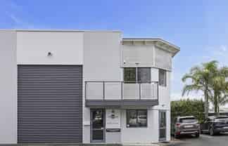 VERSATILE LIVE AND WORK - 226M²
